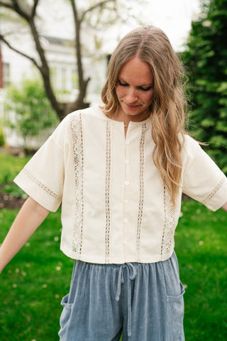 Daisy Field Button Up Top