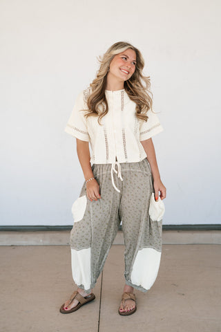 Daisy Field Button Up Top