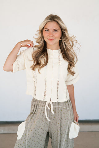 Daisy Field Button Up Top