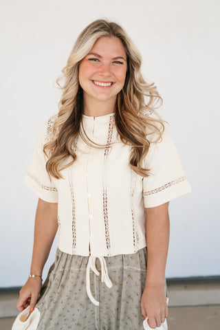 Daisy Field Button Up Top