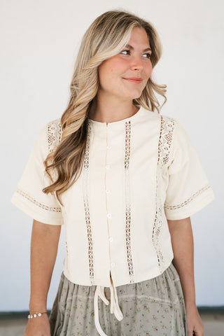 Daisy Field Button Up Top