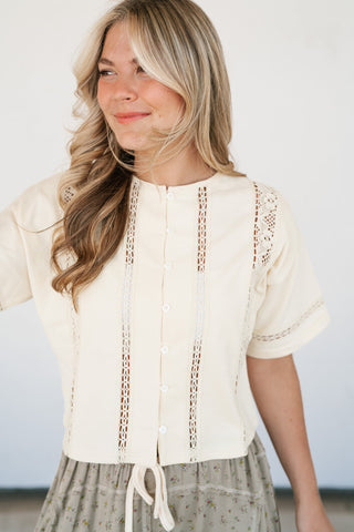 Daisy Field Button Up Top