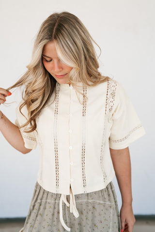 Daisy Field Button Up Top